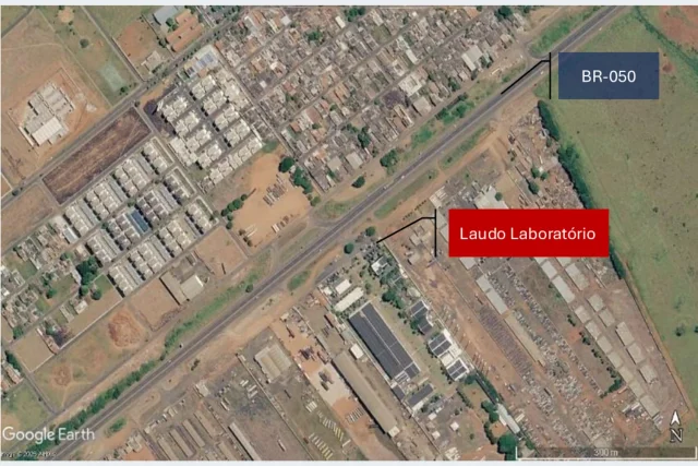 Localização do Laboratório Laudo junto à BR-050 em Uberlândia, com indicação da rodovia e do empreendimento.